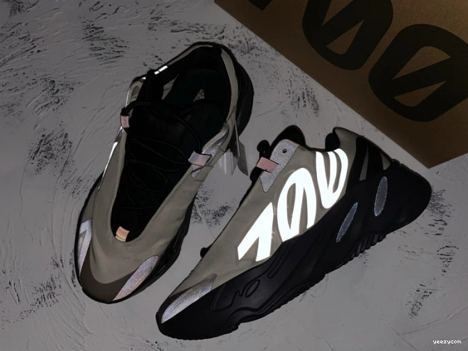 FY3729 MNVN Boost 700 Adidas Bone Yeezy 1019